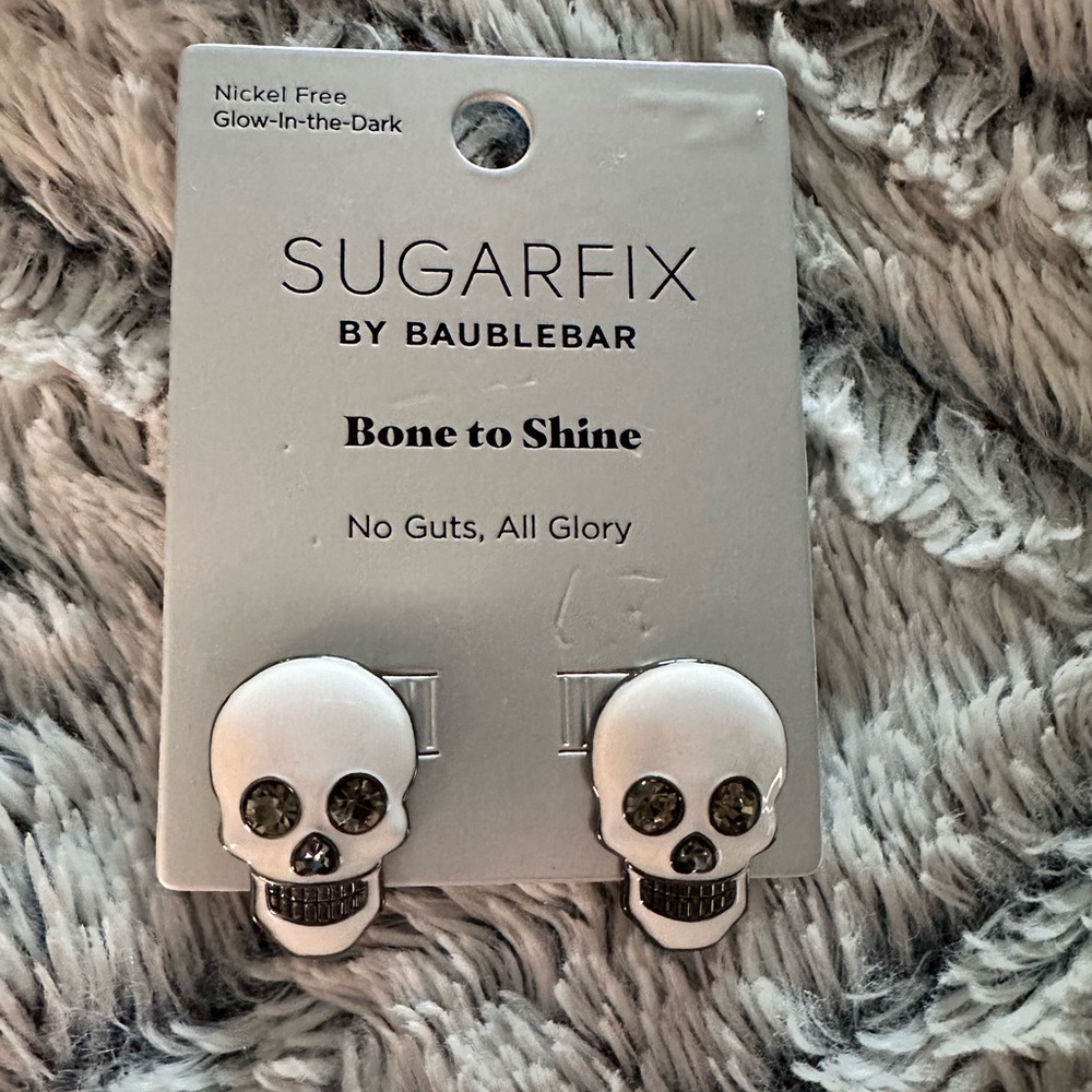 3/$20 Glow in the dark skulls